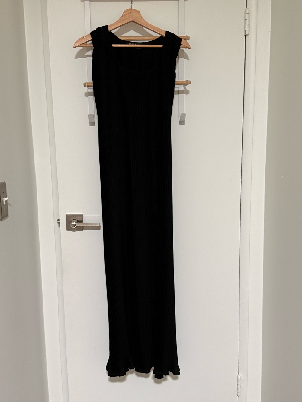 Classic pleated Black Sleeveless Maxi Dress with tie detail